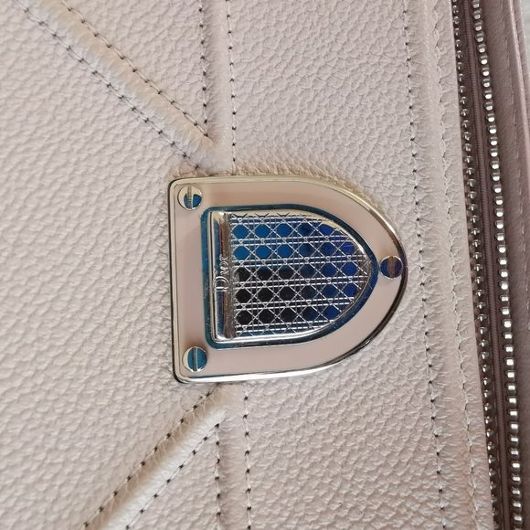 Christian Dior Diorama Wallet on Chain Clutch - Picture 13 of 15